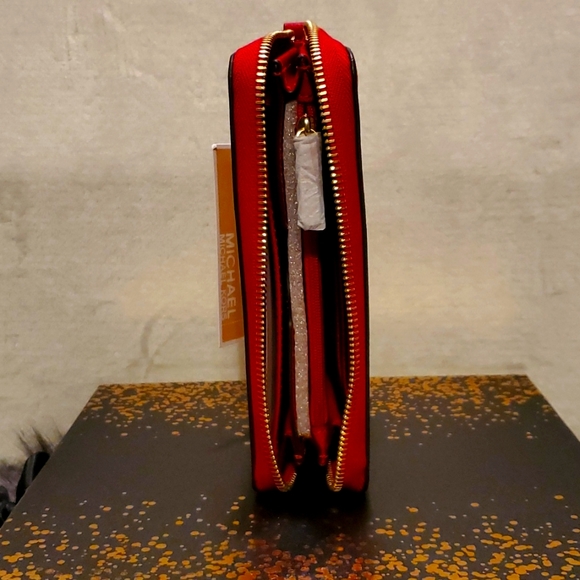 Michael Kors Jet Set Lg Coin Multifunction Phone Case ~ Red ~ NWT BOGO HALF - Picture 5 of 5